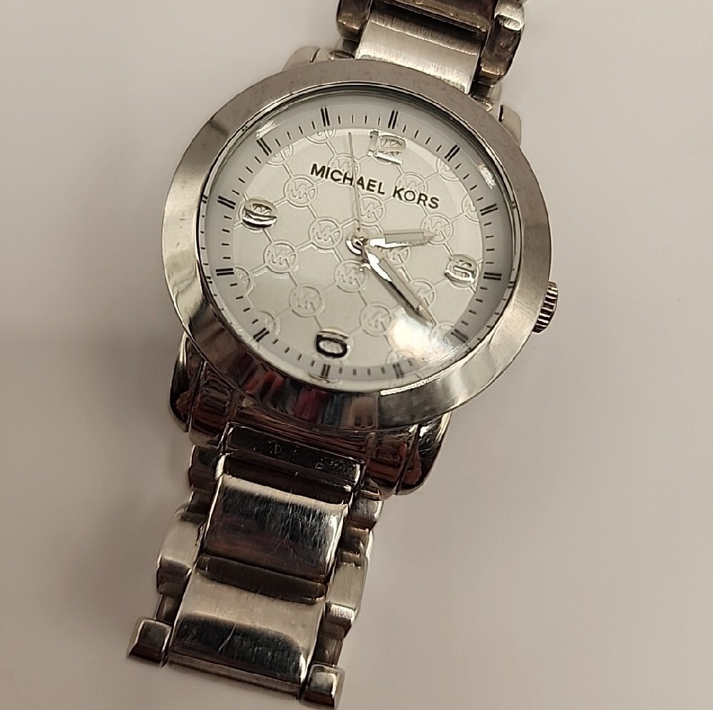Michael Kors Silver Women's Stainless Steel Bracelet Watch with White Dial - Picture 2 of 5